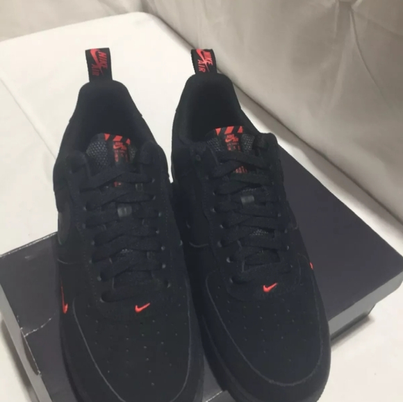 Nike Air Force 1 LOW 07 LV8 Suede BLK / Crimson - Picture 3 of 10